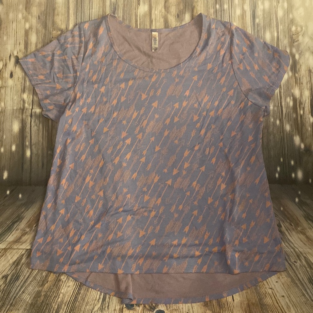 Plus Size 3XL LuLaRoe Classic Tee Short Sleeve Jacquard Lavender and Pink Arrows